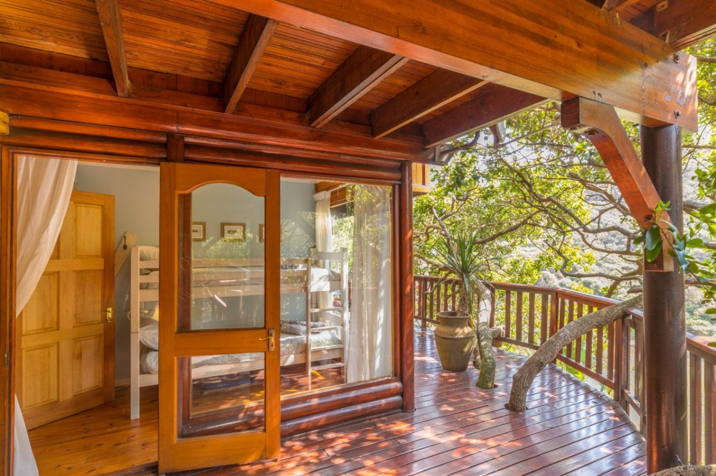 Ballots Bay Treehouse Bunk Room