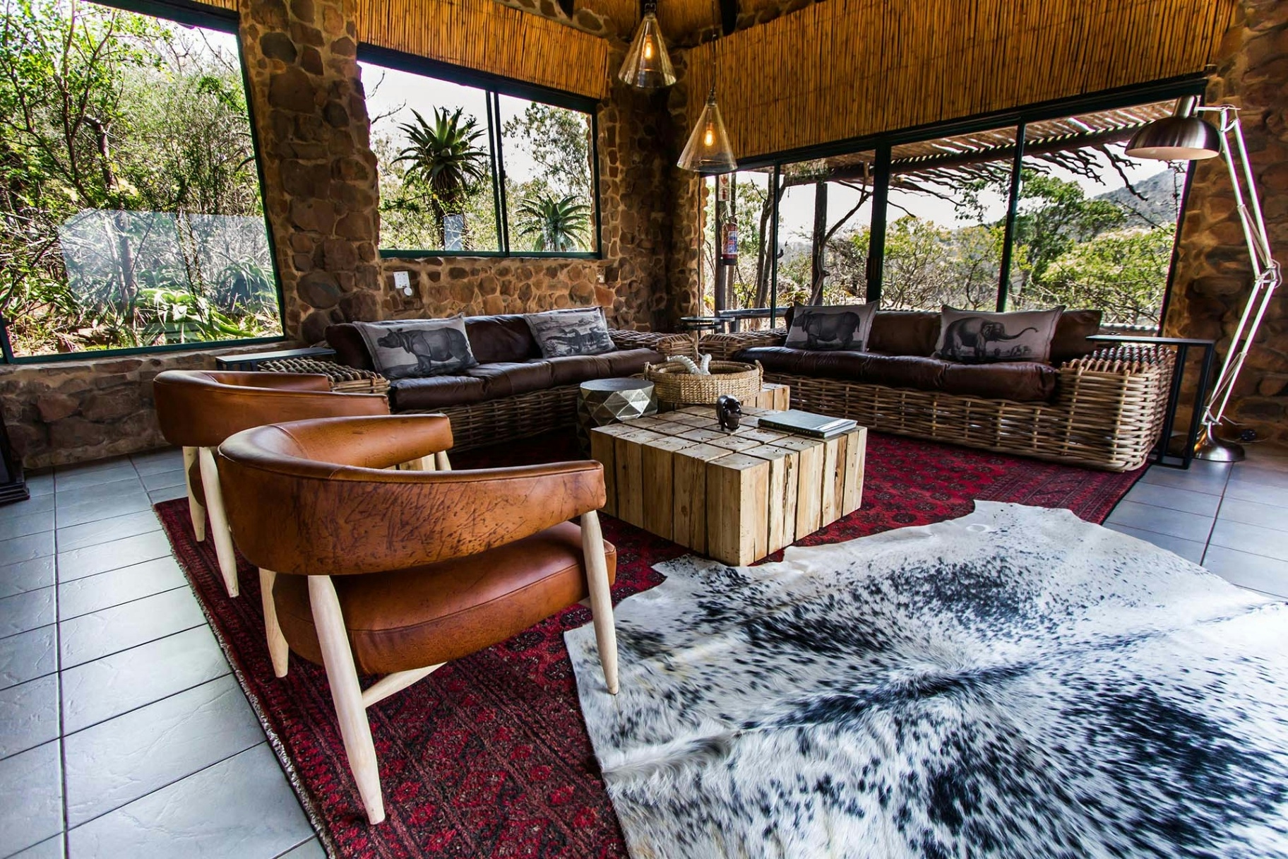 Leopard Mountain Lodge Decor