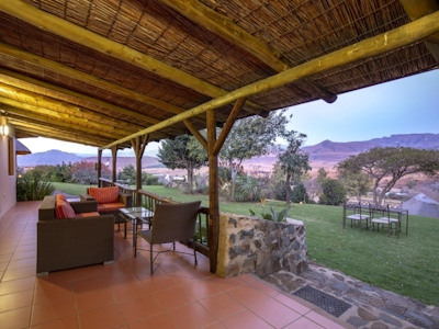 Montusi Mountain Lodge Patio