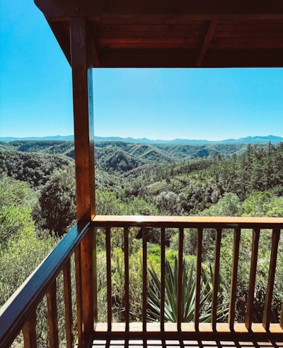 Cliffhanger Cottages Deck Vistas