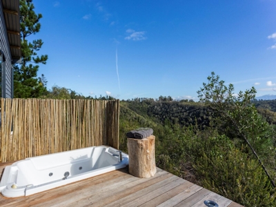 Forest Valley Cottages Outdoor Spa Tub