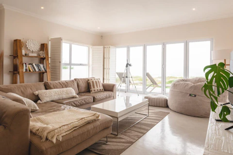 Yzer Beach House Lounge