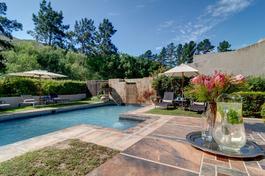 The inviting swimming pool at Blue Gum Country Estate 