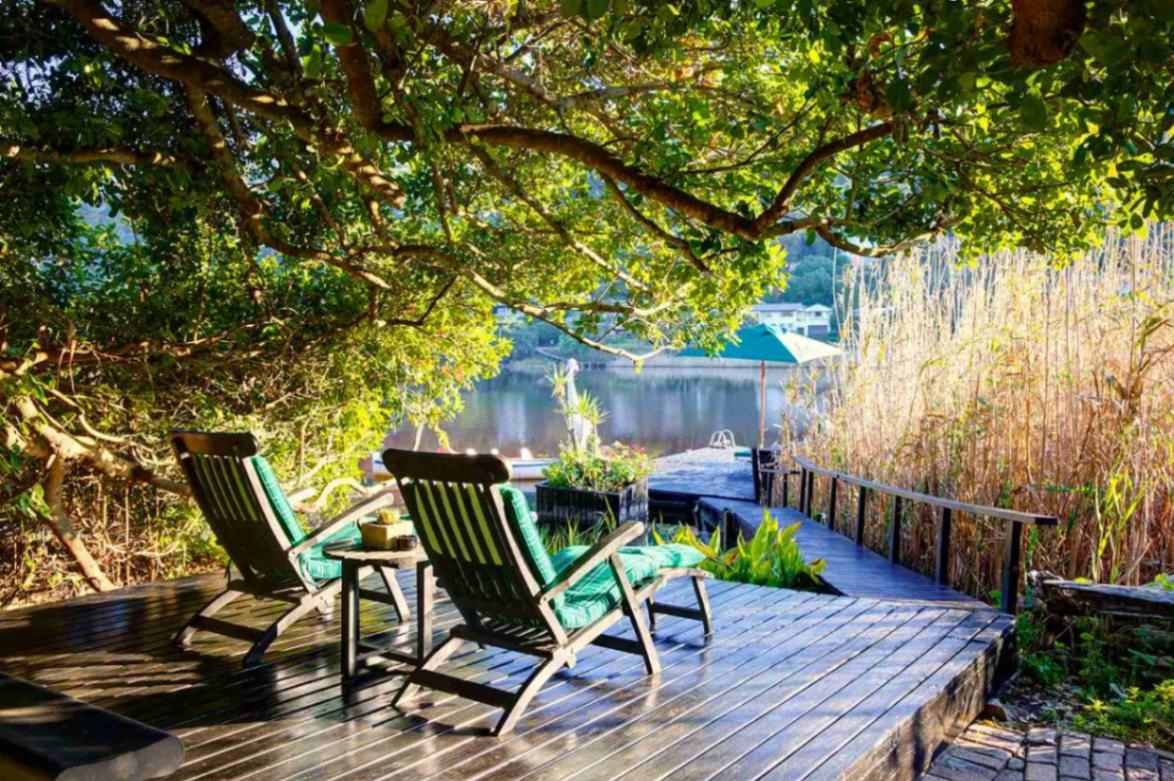 Moontide Riverside Lodge Deck