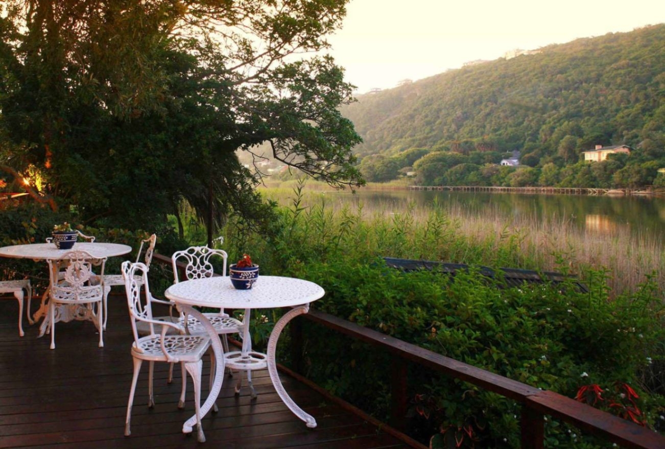 Moontide Riverside Lodge Deck