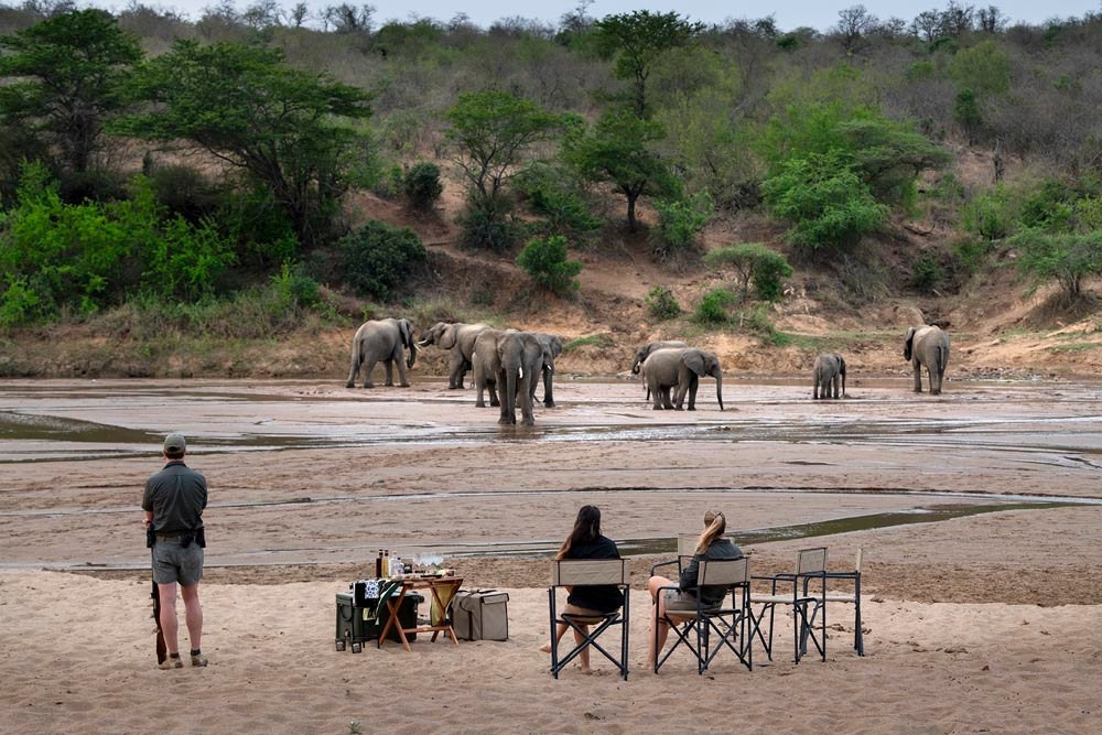 mFulaWozi Wilderness Biyela Lodge Sundowners