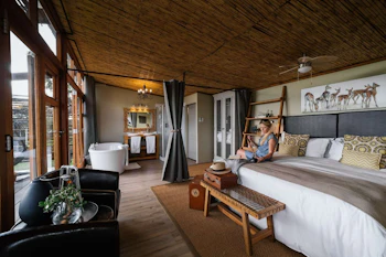 Cheetah Ridge Lodge Luxury Suite Bedroom