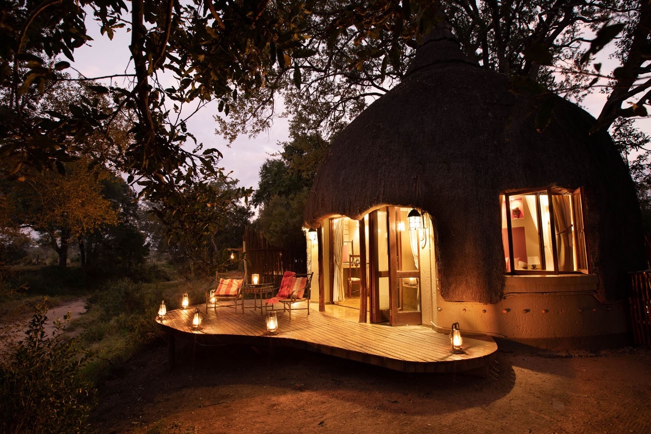 Hoyo Hoyo Safari Lodge Suite at Night