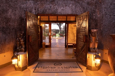Hoyo Hoyo Safari Lodge Front Doors