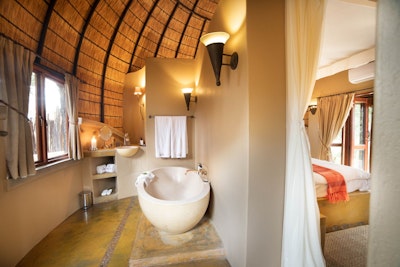 Hoyo Hoyo Safari Lodge Bathroom