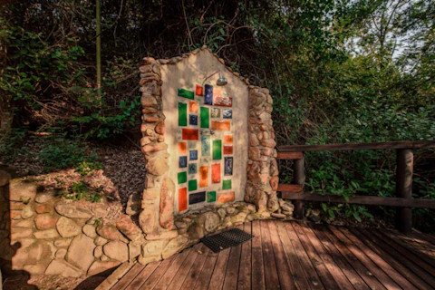 Tanamera Lodge Outdoor Shower